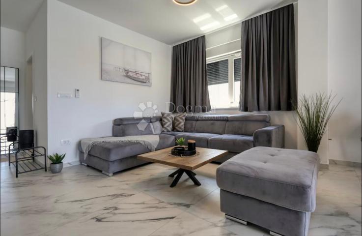 VRSI S1– MODERN DUPLEX HOUSE WITH HEATED SWIMMING POOL