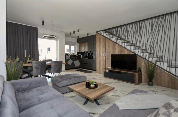 VRSI S1– MODERN DUPLEX HOUSE WITH HEATED SWIMMING POOL