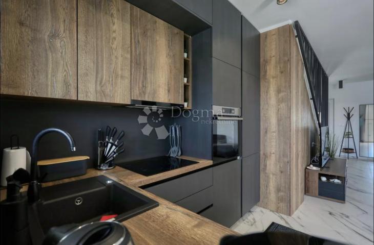 VRSI S1– MODERN DUPLEX HOUSE WITH HEATED SWIMMING POOL