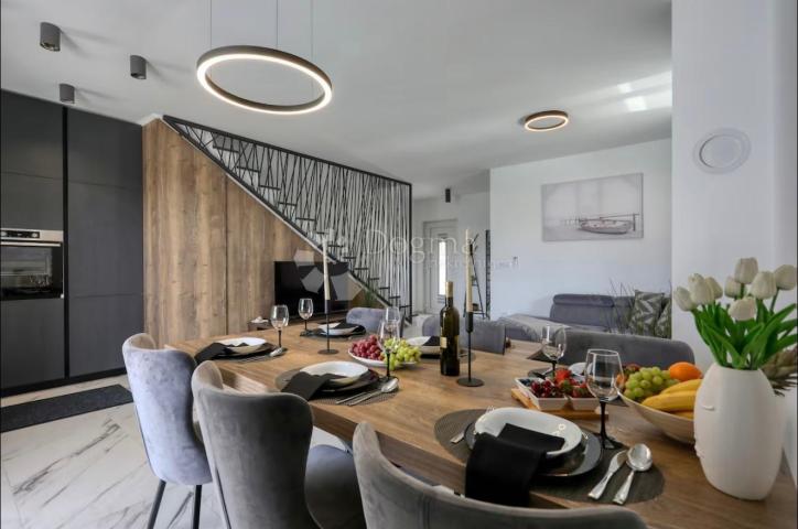 VRSI S1– MODERN DUPLEX HOUSE WITH HEATED SWIMMING POOL