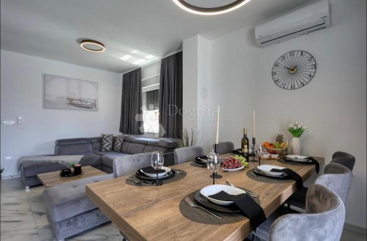 VRSI S1– MODERN DUPLEX HOUSE WITH HEATED SWIMMING POOL