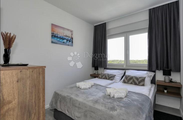 VRSI S1– MODERN DUPLEX HOUSE WITH HEATED SWIMMING POOL