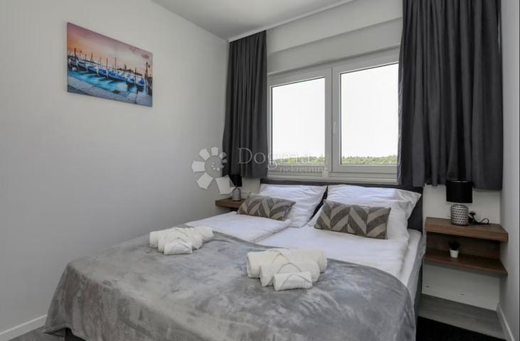 VRSI S1– MODERN DUPLEX HOUSE WITH HEATED SWIMMING POOL