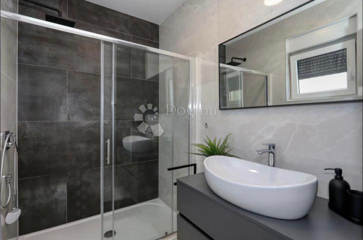 VRSI S1– MODERN DUPLEX HOUSE WITH HEATED SWIMMING POOL