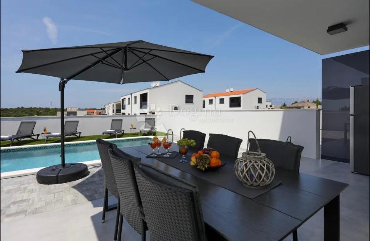 VRSI S1– MODERN DUPLEX HOUSE WITH HEATED SWIMMING POOL