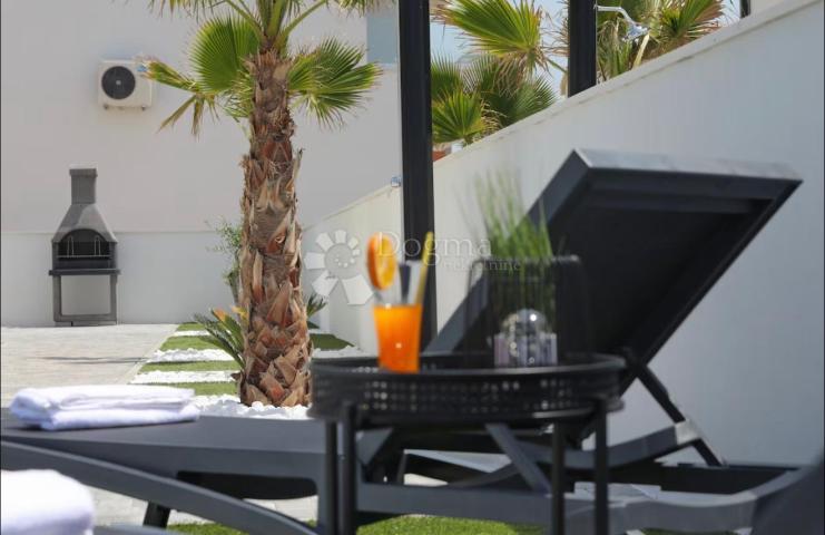 VRSI S1– MODERN DUPLEX HOUSE WITH HEATED SWIMMING POOL