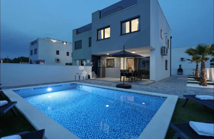 VRSI S1– MODERN DUPLEX HOUSE WITH HEATED SWIMMING POOL