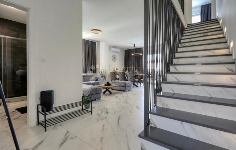 VRSI S1– MODERN DUPLEX HOUSE WITH HEATED SWIMMING POOL