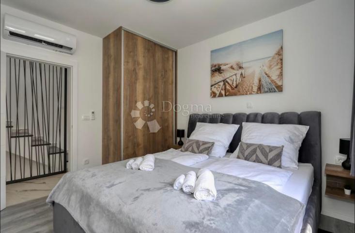 VRSI S2– MODERN DUPLEX HOUSE WITH HEATED SWIMMING POOL