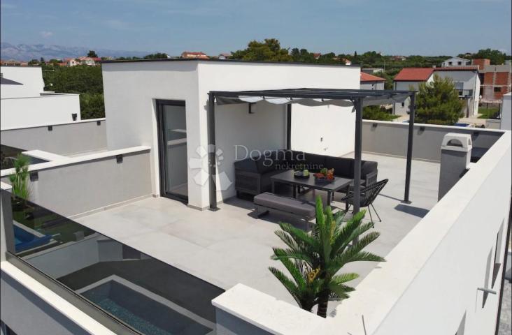 VRSI S2– MODERN DUPLEX HOUSE WITH HEATED SWIMMING POOL
