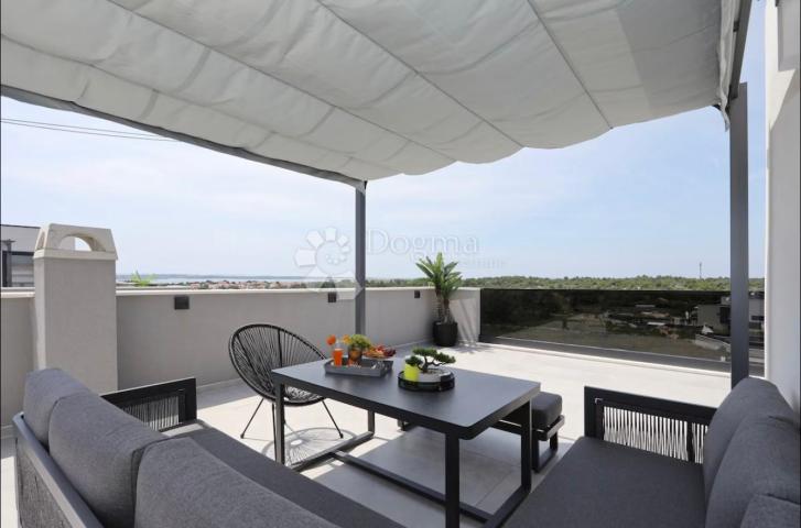 VRSI S2– MODERN DUPLEX HOUSE WITH HEATED SWIMMING POOL