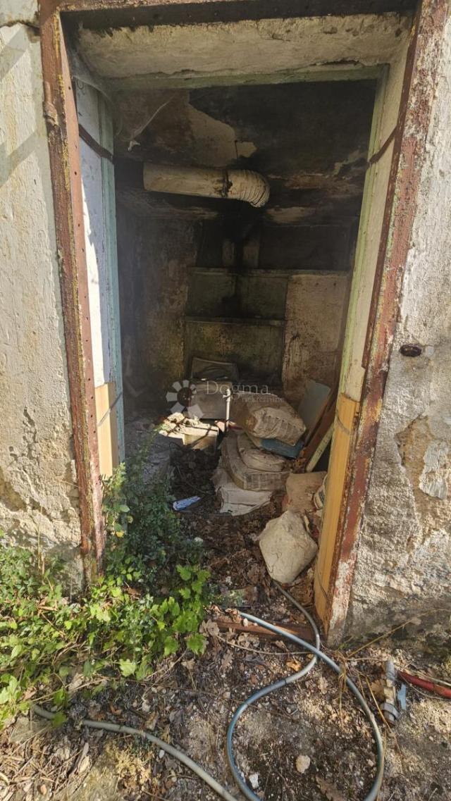 Samostojeća kuća u visokoj rou- bazi Kraljevica, Križišće 