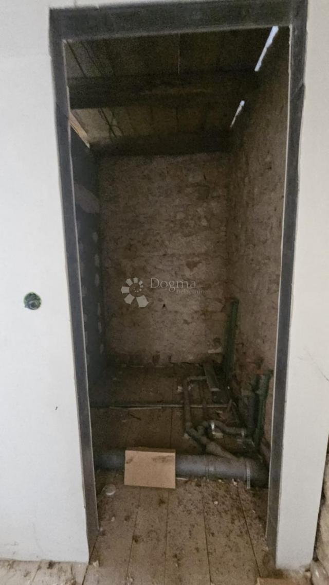 Samostojeća kuća u visokoj rou- bazi Kraljevica, Križišće 