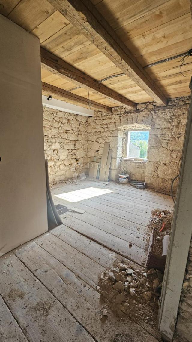 Samostojeća kuća u visokoj rou- bazi Kraljevica, Križišće 