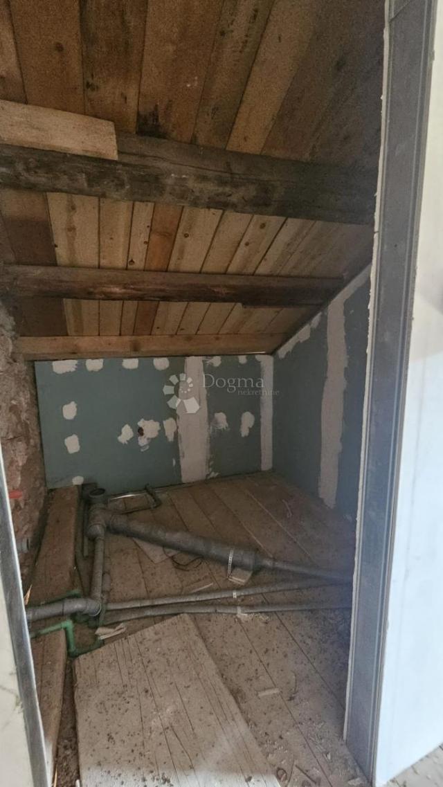 Samostojeća kuća u visokoj rou- bazi Kraljevica, Križišće 