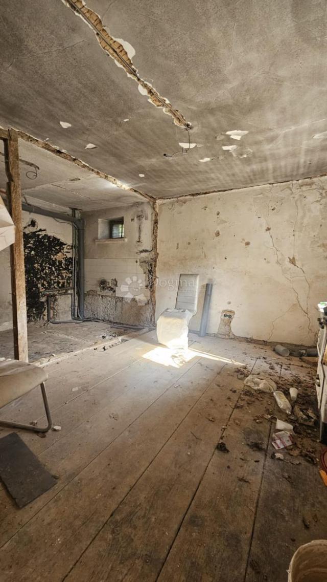 Samostojeća kuća u visokoj rou- bazi Kraljevica, Križišće 