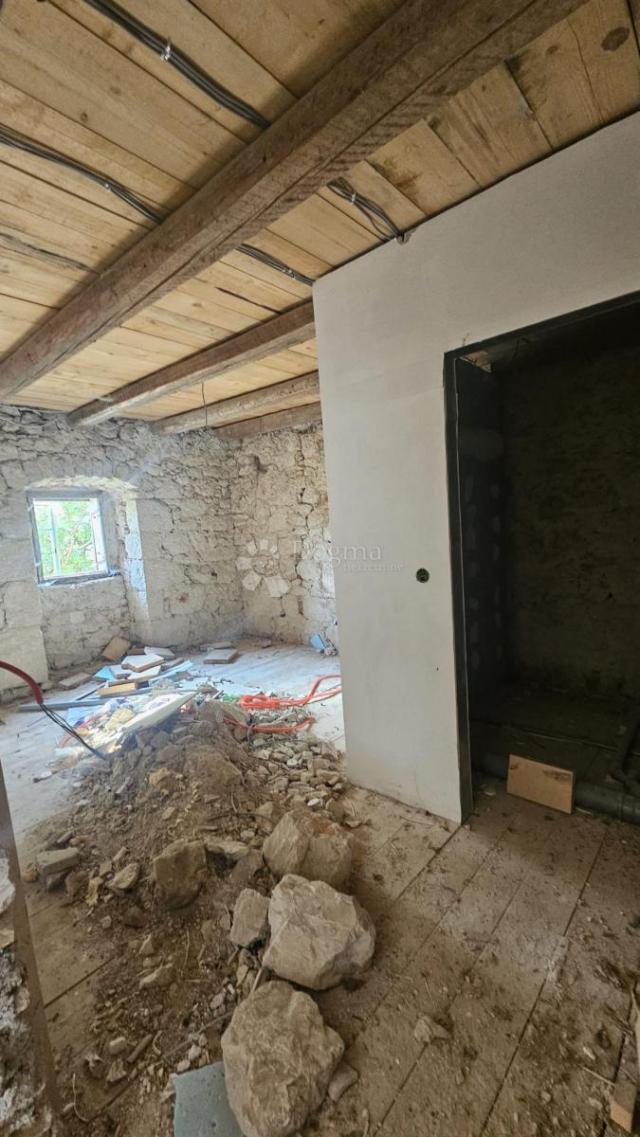 Samostojeća kuća u visokoj rou- bazi Kraljevica, Križišće 