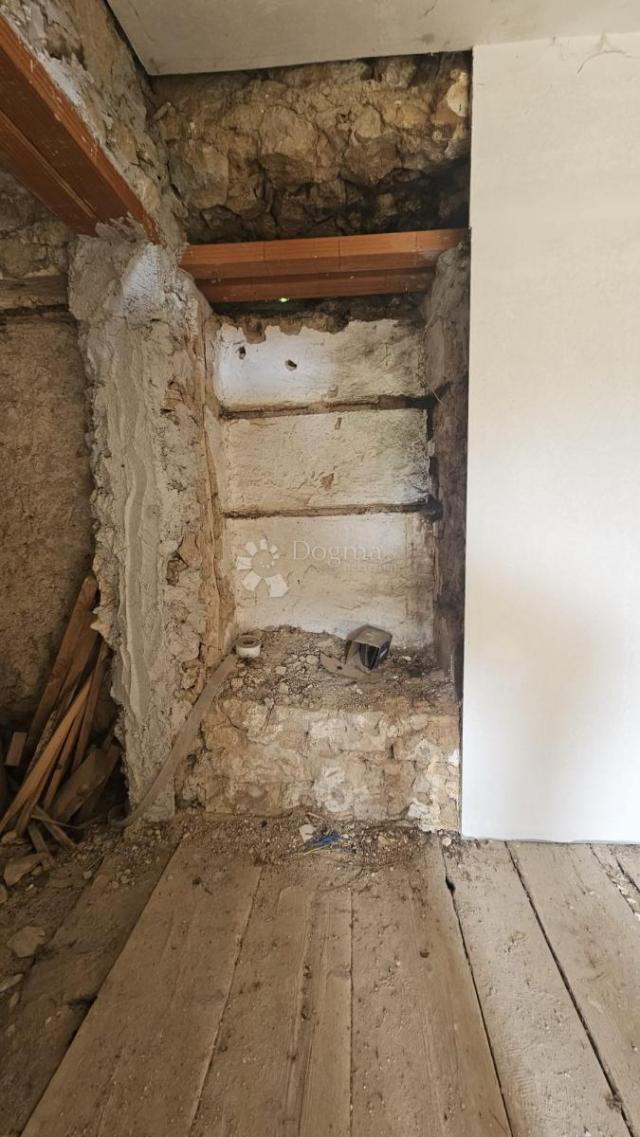 Samostojeća kuća u visokoj rou- bazi Kraljevica, Križišće 