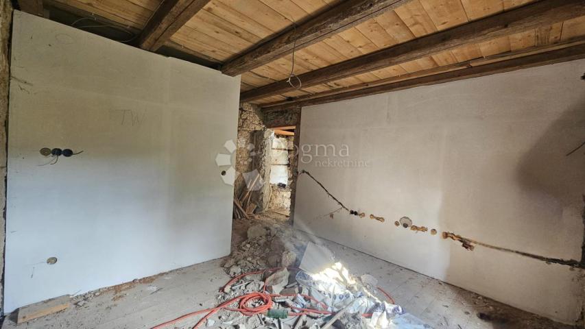 Samostojeća kuća u visokoj rou- bazi Kraljevica, Križišće 