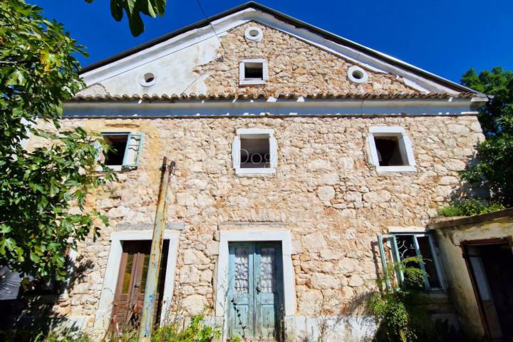 Samostojeća kuća u visokoj rou- bazi Kraljevica, Križišće 