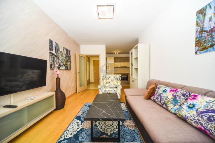 Dvosoban stan 70m2 + garaža, City Kvart - Podgorica