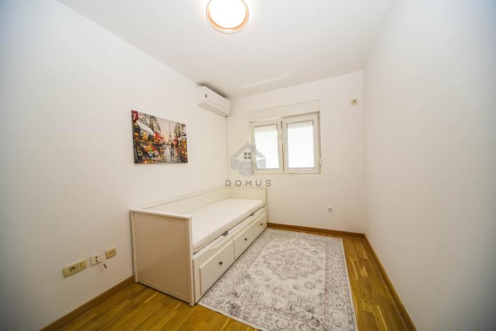 Dvosoban stan 70m2 + garaža, City Kvart - Podgorica