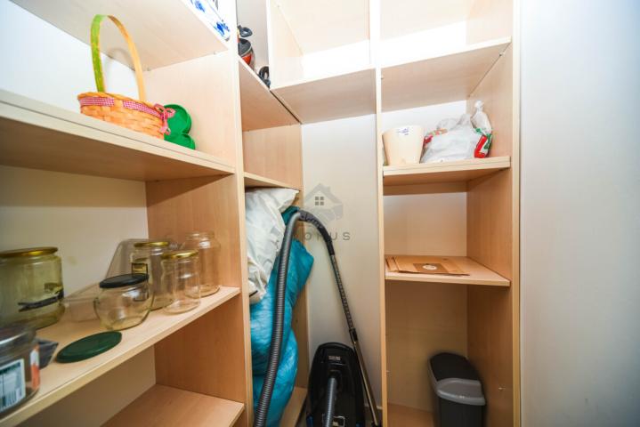 Dvosoban stan 70m2 + garaža, City Kvart - Podgorica