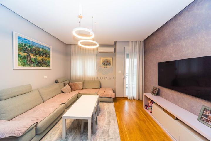 Dvosoban namješten stan 63m2 + garaža, City Kej – Podgorica