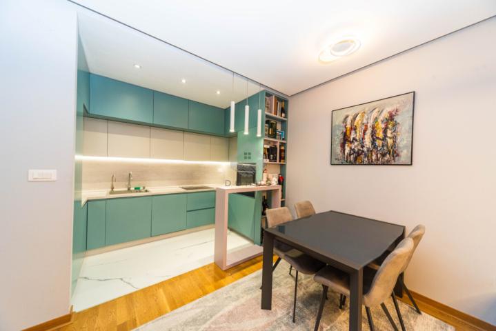 Dvosoban namješten stan 63m2 + garaža, City Kej – Podgorica