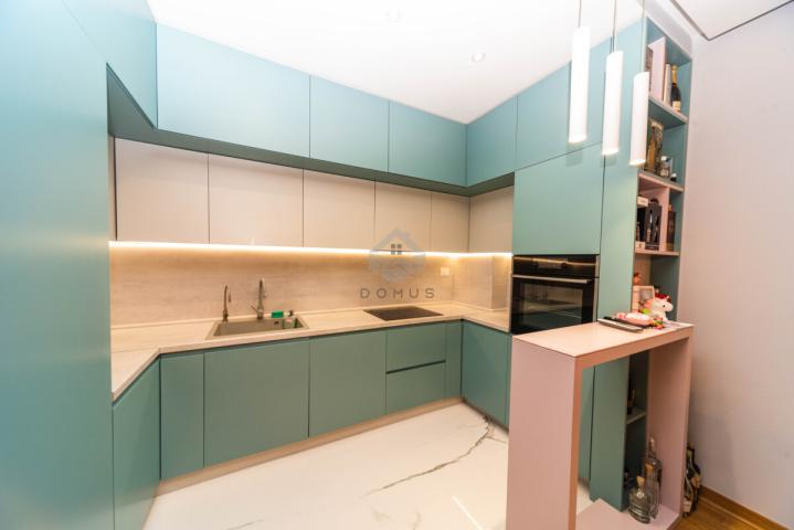 Dvosoban namješten stan 63m2 + garaža, City Kej – Podgorica