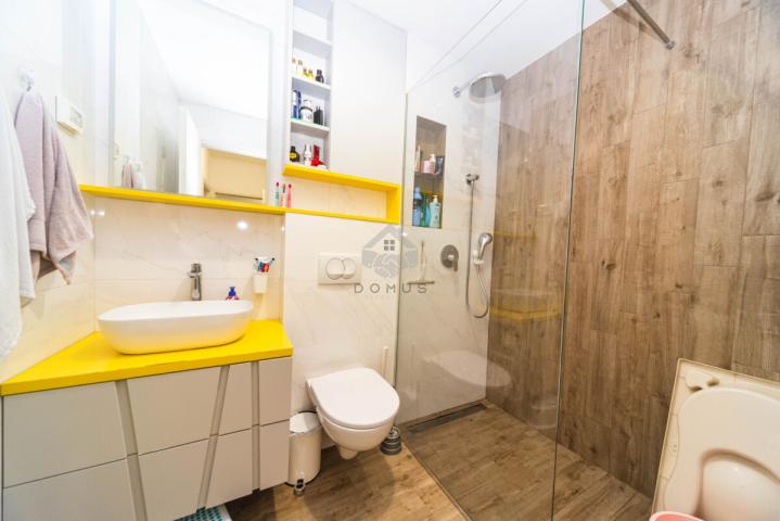 Dvosoban namješten stan 63m2 + garaža, City Kej – Podgorica