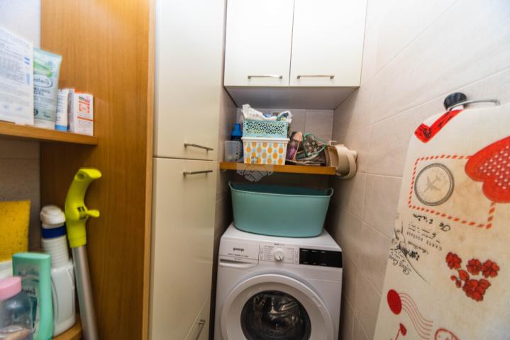 Dvosoban namješten stan 63m2 + garaža, City Kej – Podgorica
