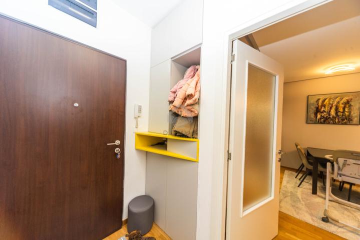 Dvosoban namješten stan 63m2 + garaža, City Kej – Podgorica