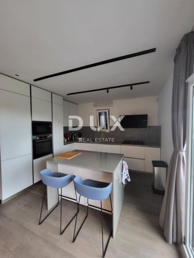 PREKO, ZADAR - Penthouse novogradnja s bazenom, 2 minute od plaže!
