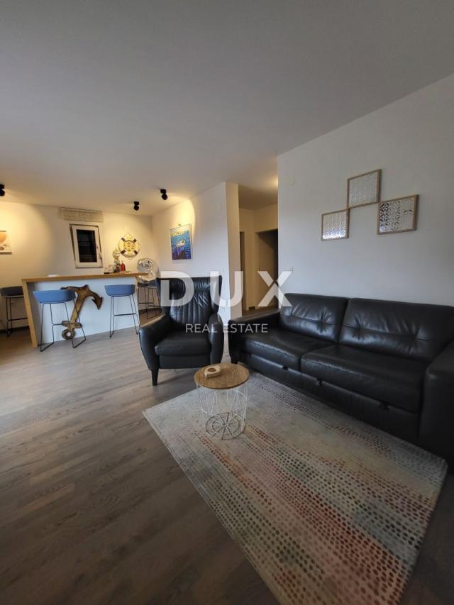 PREKO, ZADAR - Penthouse novogradnja s bazenom, 2 minute od plaže!