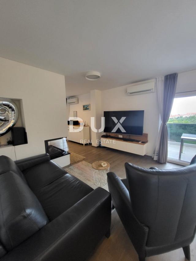 PREKO, ZADAR - Penthouse novogradnja s bazenom, 2 minute od plaže!