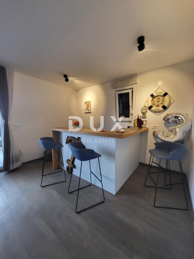 PREKO, ZADAR - Penthouse novogradnja s bazenom, 2 minute od plaže!