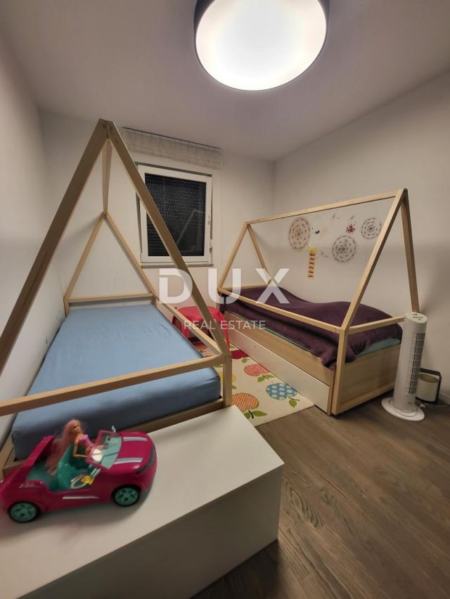 PREKO, ZADAR - Penthouse novogradnja s bazenom, 2 minute od plaže!