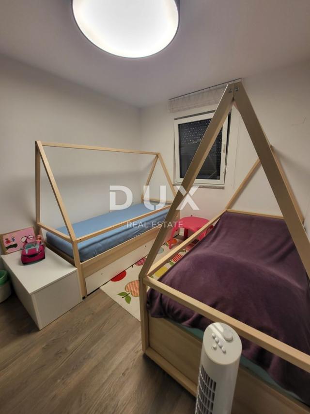PREKO, ZADAR - Penthouse novogradnja s bazenom, 2 minute od plaže!
