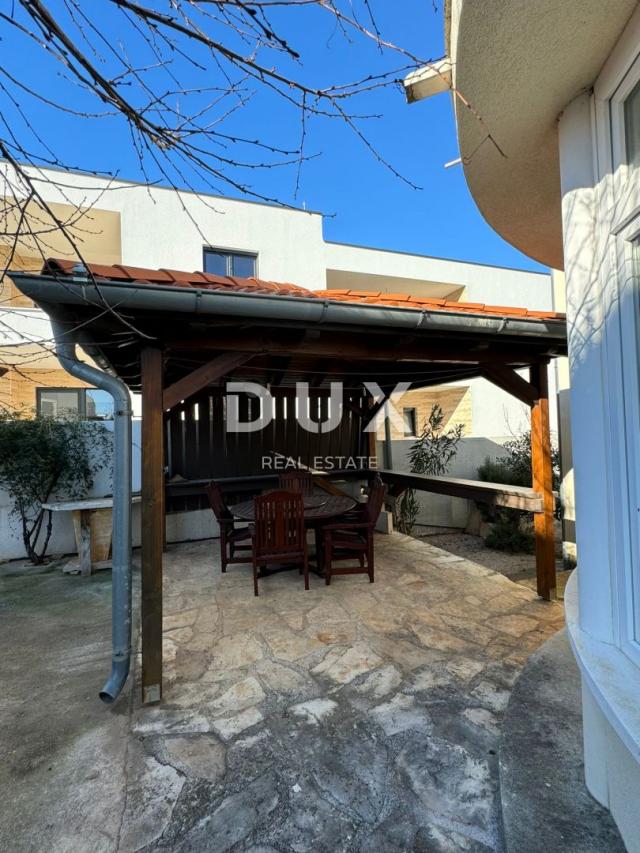 ŠIBENIK, VODICE - Prekrasna samostojeća kuća u Vodicama!