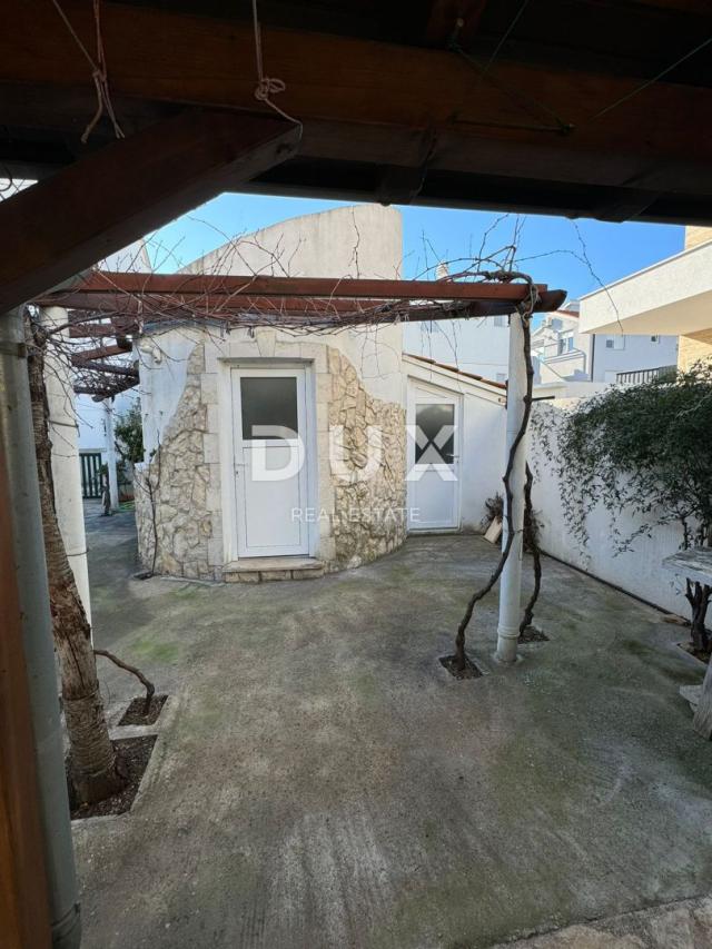 ŠIBENIK, VODICE - Prekrasna samostojeća kuća u Vodicama!