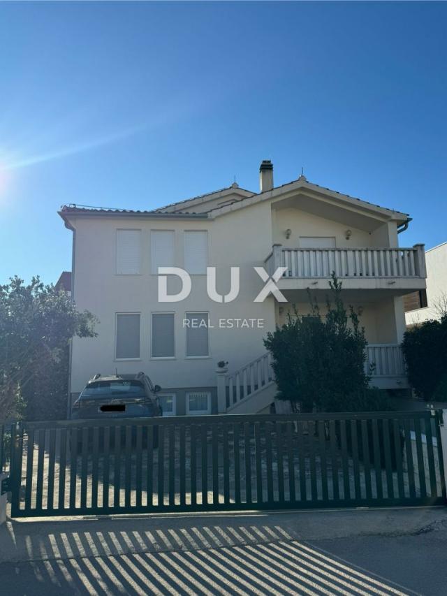 ŠIBENIK, VODICE - Prekrasna samostojeća kuća u Vodicama!