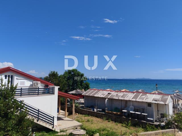 ZADAR, VIR – Luxuriöse Wohnung mit Dachterrasse und wunderschönem Meerblick vor dem Strand Jadro! BS