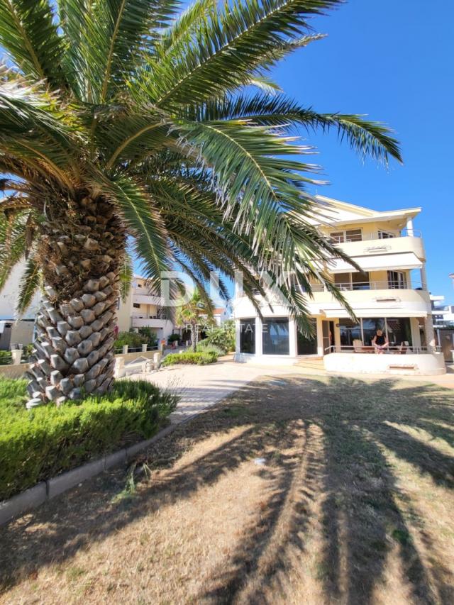 PRIVLAKA, ZADAR – EXKLUSIVE GELEGENHEIT – Wohnung in der 1. Reihe zum Meer!