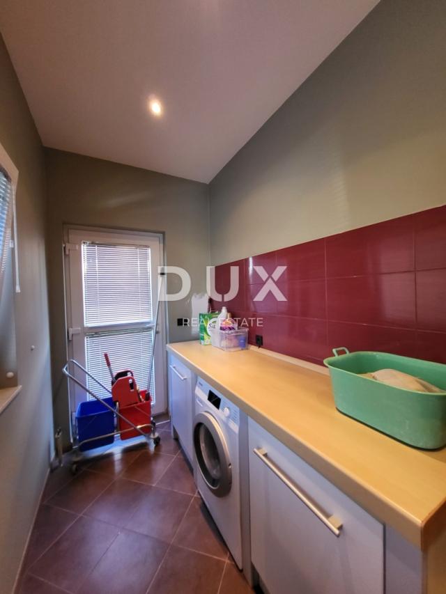 PRIVLAKA, ZADAR – EXKLUSIVE GELEGENHEIT – Wohnung in der 1. Reihe zum Meer!