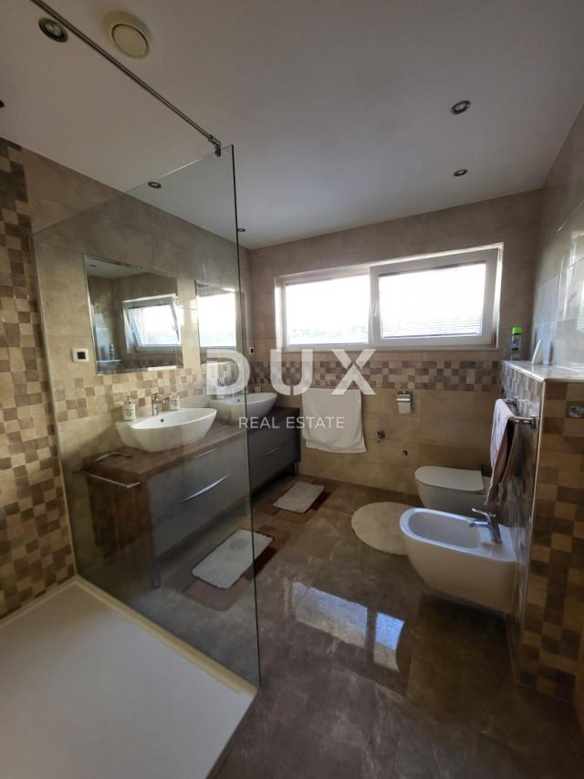 PRIVLAKA, ZADAR – EXKLUSIVE GELEGENHEIT – Wohnung in der 1. Reihe zum Meer!