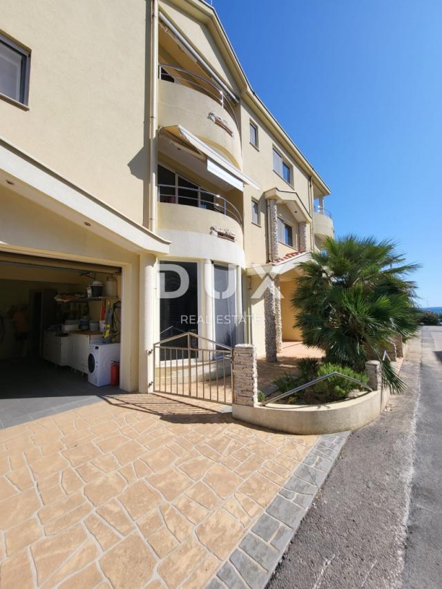 PRIVLAKA, ZADAR – EXKLUSIVE GELEGENHEIT – Wohnung in der 1. Reihe zum Meer!