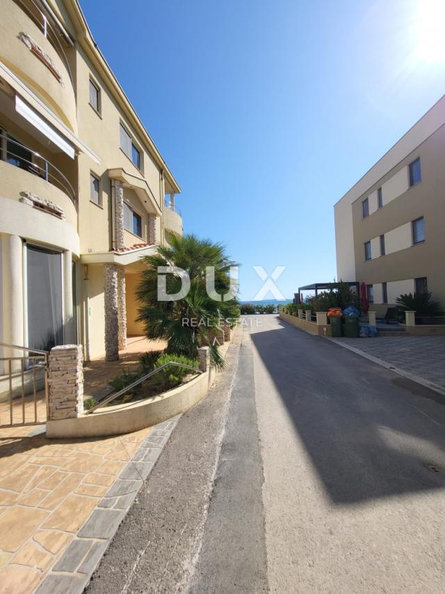 PRIVLAKA, ZADAR – EXKLUSIVE GELEGENHEIT – Wohnung in der 1. Reihe zum Meer!