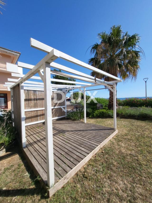 PRIVLAKA, ZADAR – EXKLUSIVE GELEGENHEIT – Wohnung in der 1. Reihe zum Meer!