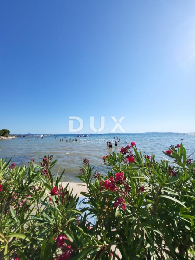 PRIVLAKA, ZADAR – EXKLUSIVE GELEGENHEIT – Wohnung in der 1. Reihe zum Meer!